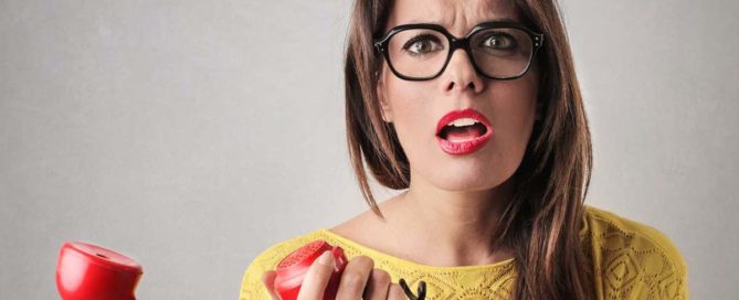 Lehet, hogy hallókészülékre van szükséged? 5 jel, ami komoly halláskárosodásra utal