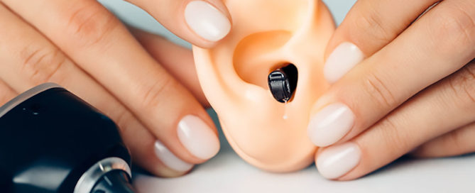 Hallójárati hallókészülék: 6 jel, hogy erre van szükséged!